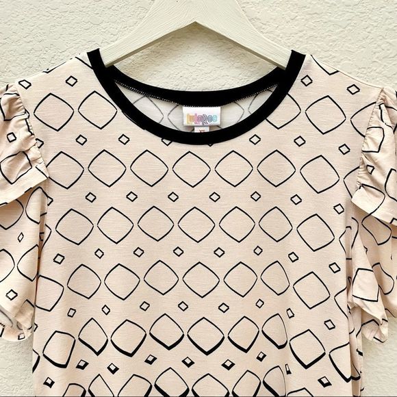 LuLaRoe “Olive” Style Tulip Sleeve Top with Geometric Print, Cream & Bla… - Picture 4 of 8